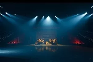 纪录片渔火与星剧照，夜里海面星星点点全是渔火